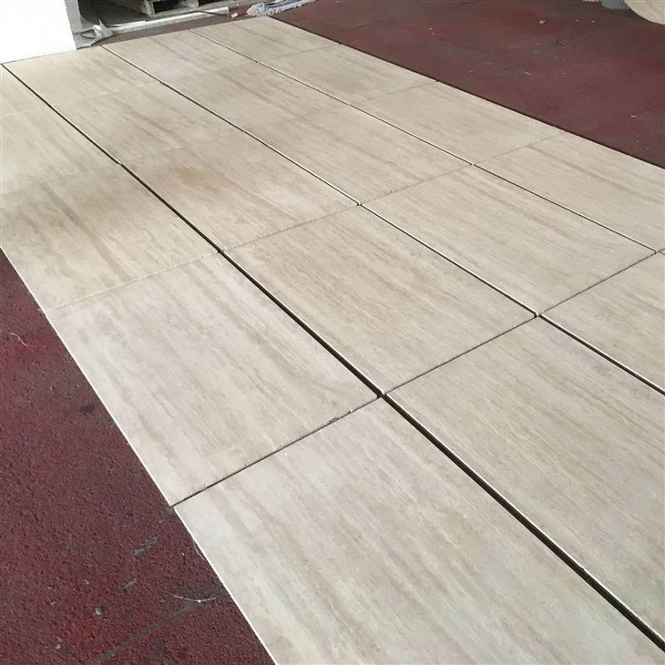 Beige travertin golvplattor