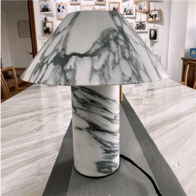 Marmor LED bordslampa